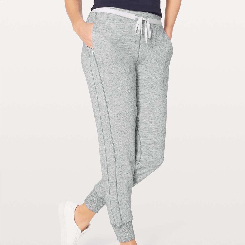 Lululemon Cool & Collected Jogger *28"
Heathered Space Dyed Nimbus